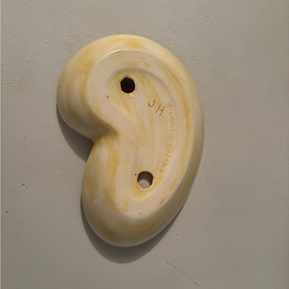 Yellow Abstract Ceramic Atlantic Mold
Ashtray. - Picture 2 of 3